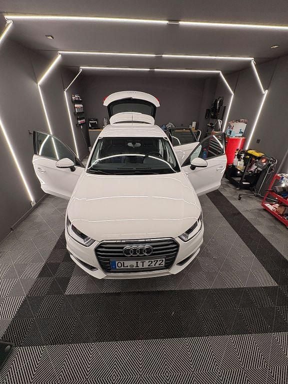 Weiß Gebraucht 2018 Audi A1 Sportback Sport Kleinwagen | 12.700 € (Superpreis) - Bild 1/4