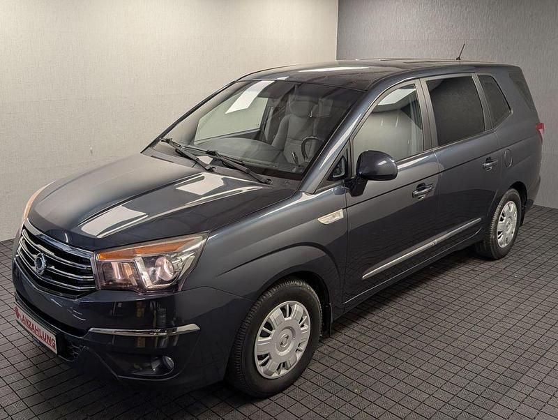 Grau Gebraucht 2015 Ssangyong Korando Van / Kleinbus | 9.390 € (Fairer Preis) - Bild 1/4