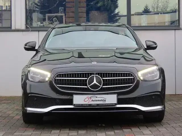 Gebraucht Mercedes E220 Avantgarde 220 PS (161 kW) 2023 Schwarz Limousine