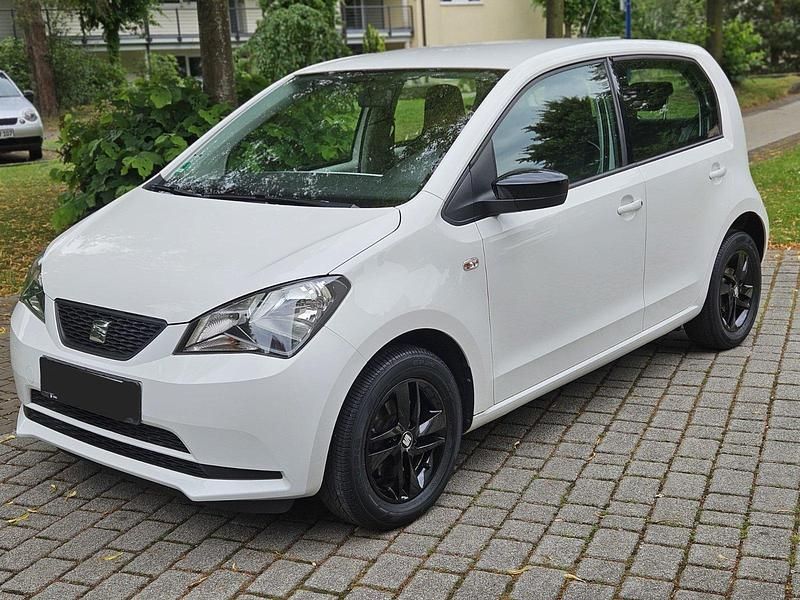 Weiß Gebraucht 2016 Seat Mii Chic Kleinwagen | 5.750 € (Guter Preis) - Bild 1/4
