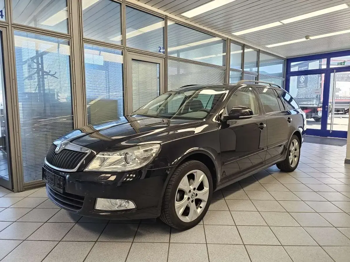 Gebraucht Skoda Octavia Elegance 140 PS (102 kW) 2013 Blackmagicperleff. (metallic) Kombi