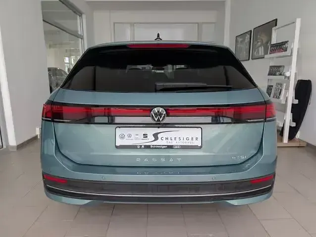 Gebraucht VW Passat Business 150 PS (110 kW) 2025 Grün Kombi