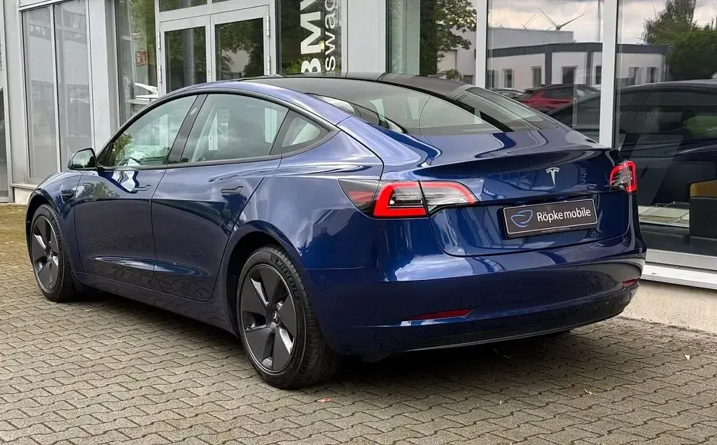 Gebraucht Tesla Model 3 Standard Range 208 kW (283 PS) 2022 Deep blue metallic Limousine