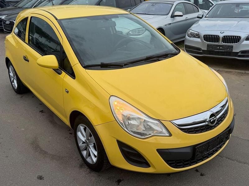 Gebraucht Opel Corsa Selection 69 PS (50 kW) 2011 Gelb Kleinwagen