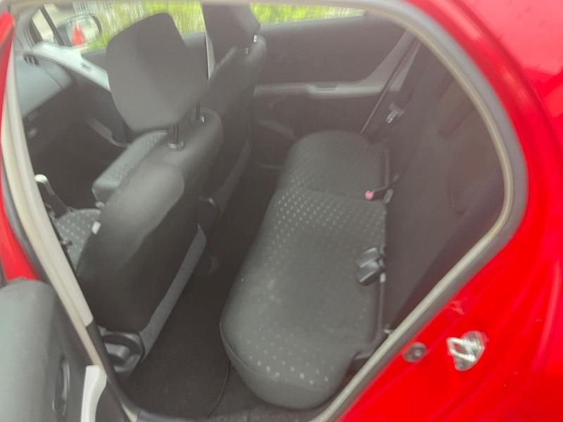 Gebraucht Toyota Yaris 69 PS (50 kW) 2008 Rot Kleinwagen