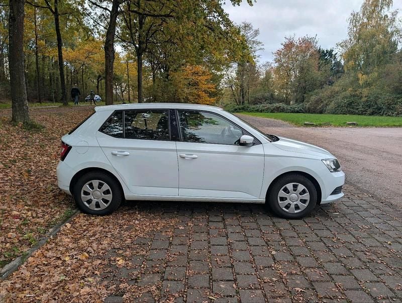 Gebraucht Skoda Fabia 60 PS (44 kW) 2018 Weiß Kleinwagen