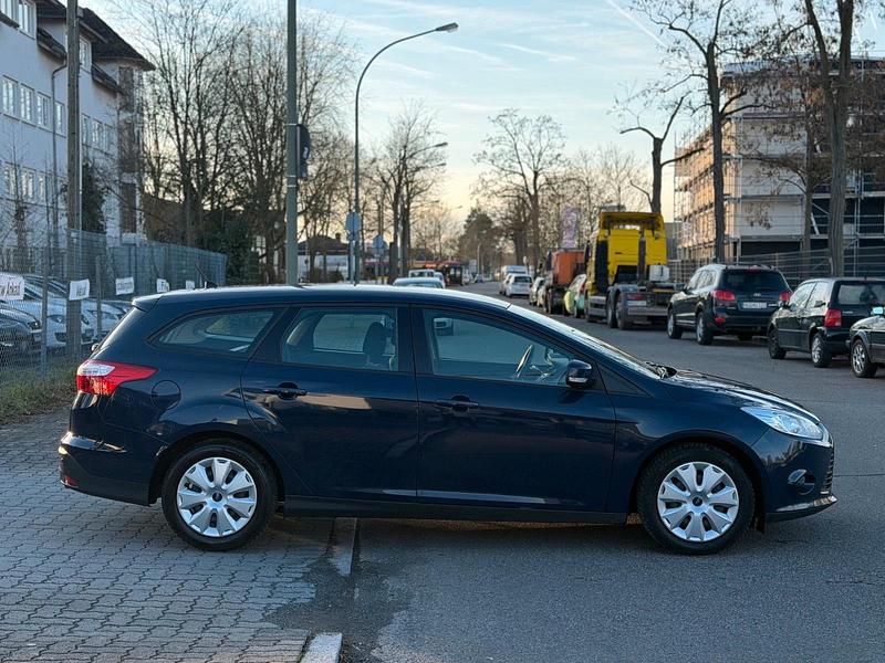 Gebraucht Ford Focus Trend 116 PS (85 kW) 2012 Blau Kombi