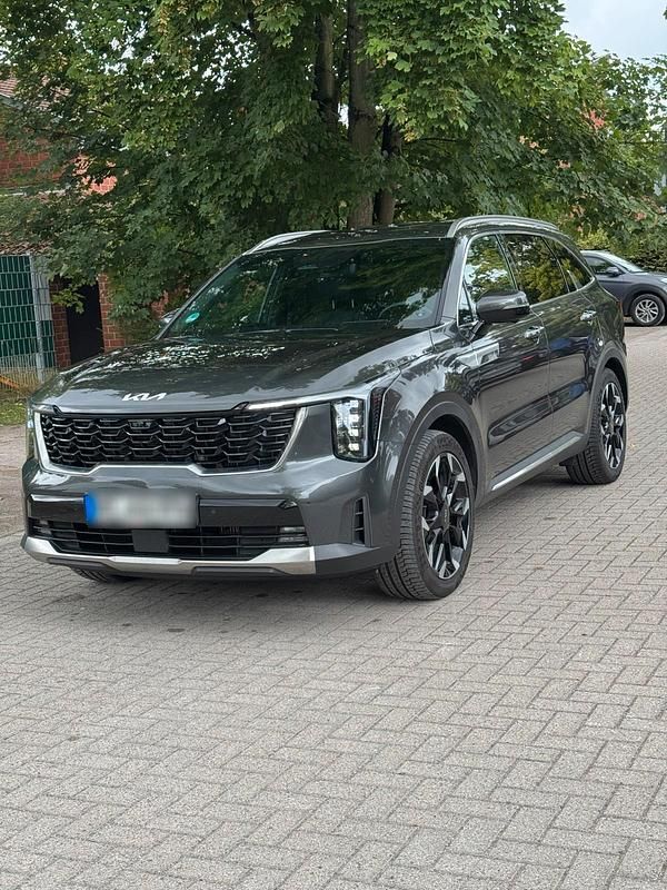 Grau Gebraucht 2024 Kia Sorento Platinum SUV | 47.890 € (Teuer) - Bild 1/4