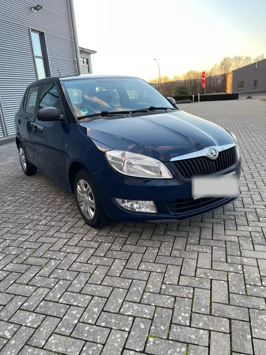 Gebraucht Skoda Fabia 60 PS (44 kW) 2013 Blau Kleinwagen