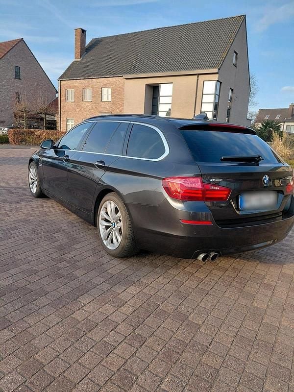 Gebraucht BMW 520 194 PS (142 kW) 2015 Schwarz Kombi