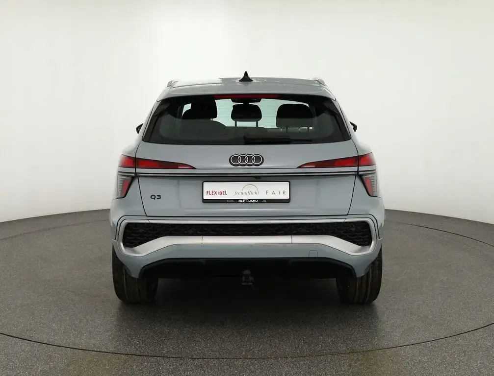 Neu Audi Q3 S-Line 150 PS (110 kW) 2025 Grau SUV