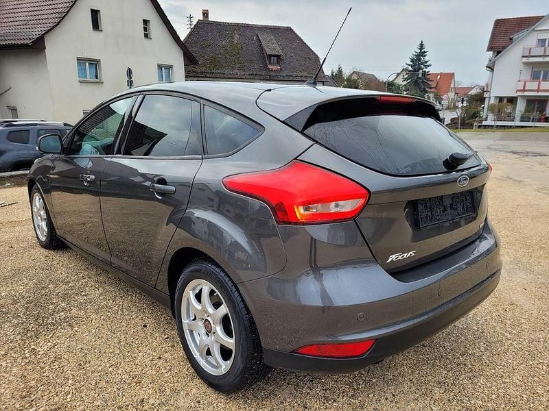 Gebraucht Ford Focus Trend 125 PS (91 kW) 2016 Braun Limousine