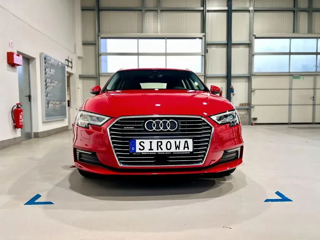 Używany Audi e-tron Sport 150 KM (110 kW) 2020 Czerwony SUV