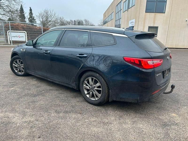 Gebraucht Kia Optima 141 PS (103 kW) 2018 Blau Kombi