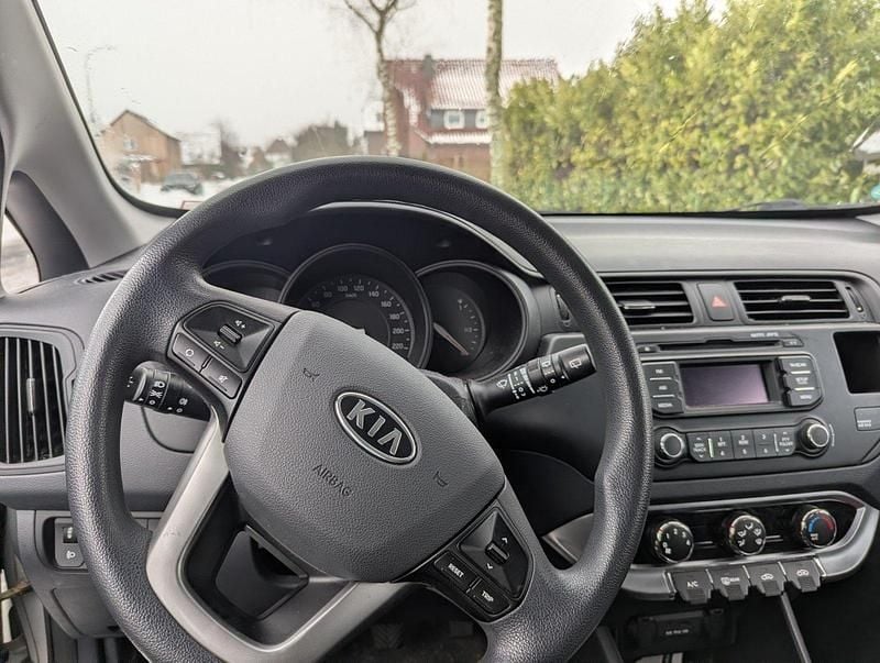 Gebraucht Kia Rio Edition 7 109 PS (80 kW) 2011 Grau Kleinwagen