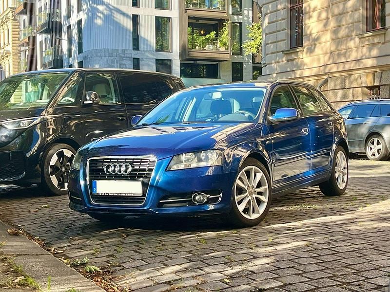 Blau Gebraucht 2011 Audi A3 Sportback Kombi | 5.990 € (Fairer Preis) - Bild 1/4