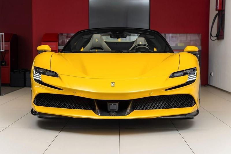 Gebraucht Ferrari SF90 780 PS (573 kW) 2024 Gelb