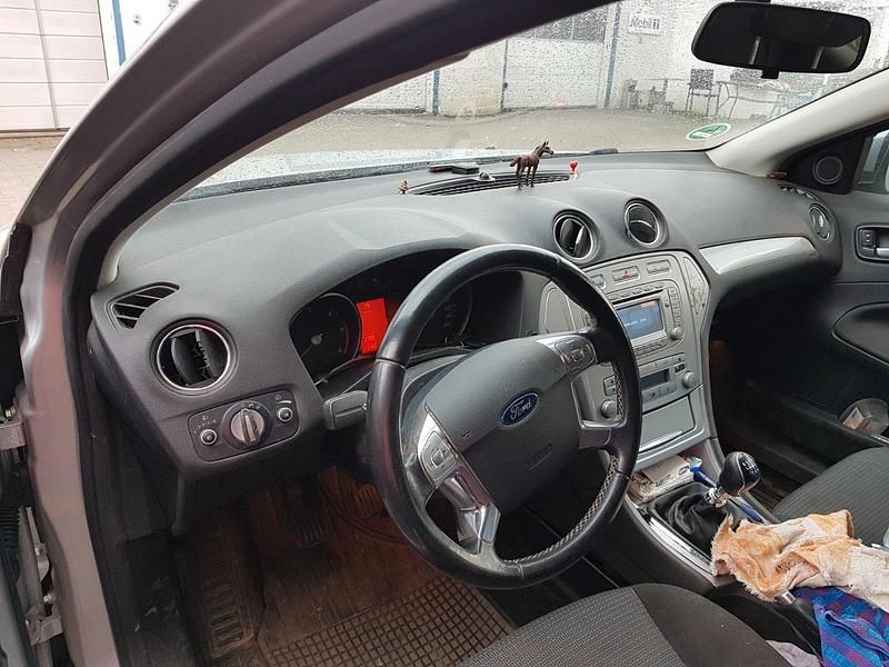 Gebraucht Ford Mondeo 140 PS (102 kW) 2009 Silber Kombi