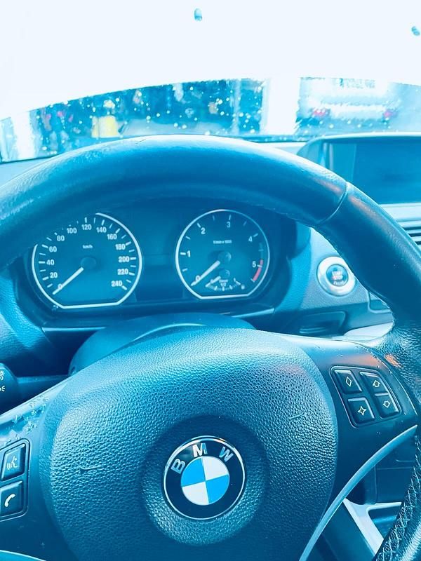 Gebraucht BMW 118 143 PS (105 kW) 2009 Silber Kleinwagen