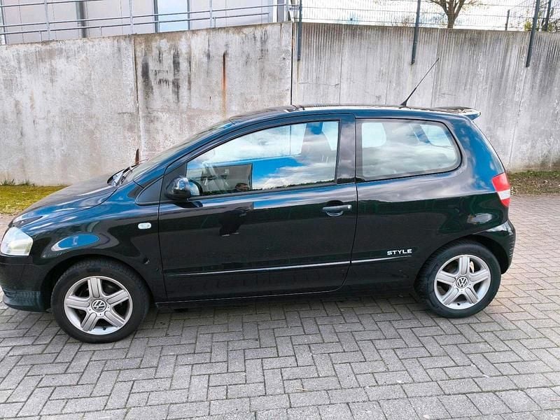 Gebraucht VW Fox 60 PS (44 kW) 2011 Schwarz Kleinwagen