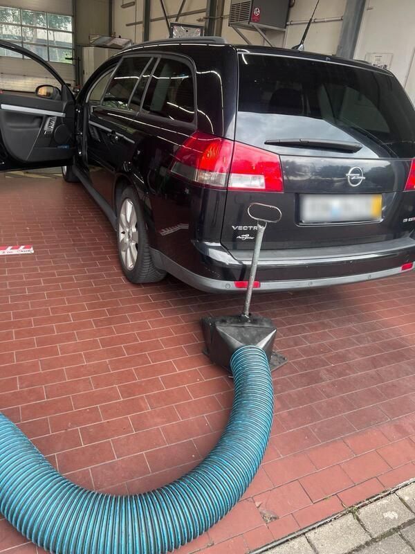 Schwarz Gebraucht 2005 Opel Vectra Kombi | 1.200 € (Superpreis) - Bild 1/4