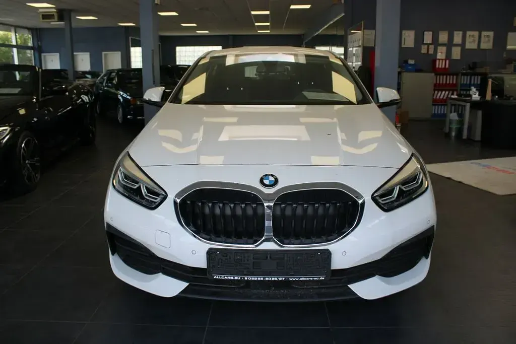 Gebraucht BMW 118 Advantage 136 PS (100 kW) 2022 Weiß Limousine