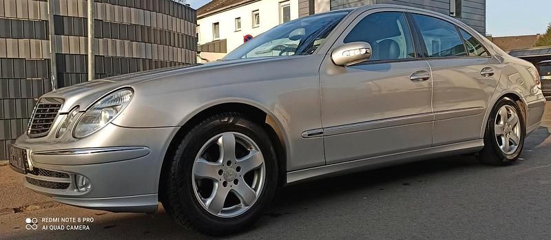 Gebraucht Mercedes E240 Avantgarde 177 PS (130 kW) 2002 Silber Limousine