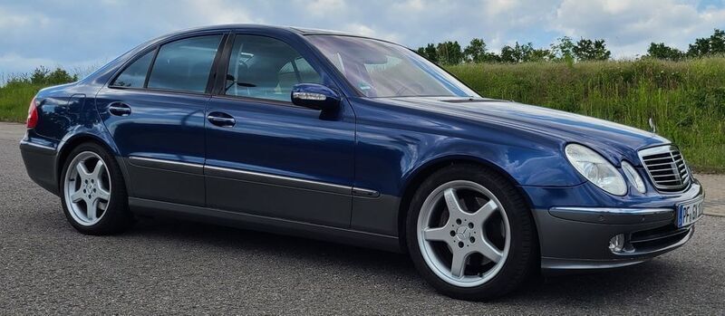 Blau Gebraucht 2003 Mercedes E500 Elegance Limousine | 12.000 € (Etwas zu teuer) - Bild 1/4