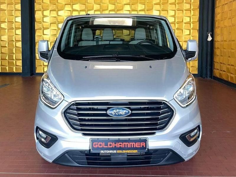 Polarsilber Gebraucht 2018 Ford Tourneo Custom Van / Kleinbus | 25.799 € - Bild 1/4