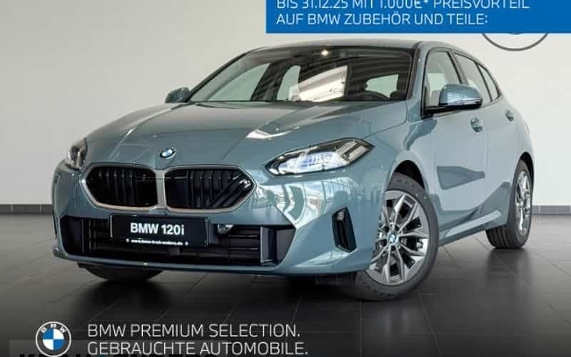 Grün Neu 2025 BMW 120 Performance Kleinwagen | 33.340 € (Superpreis) - Bild 1/4