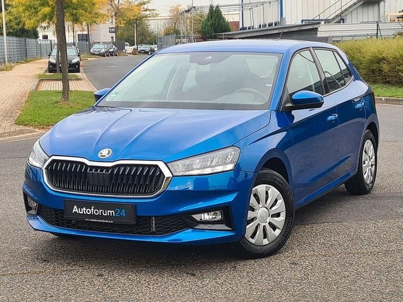 Blau Gebraucht 2023 Skoda Fabia Ambition Limousine | 17.999 € (Superpreis) - Bild 1/4