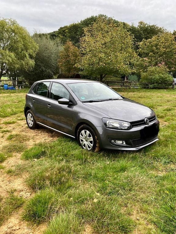Grau Gebraucht 2011 VW Polo Trendline Kleinwagen | 3.900 € (Guter Preis) - Bild 1/4