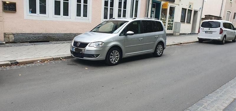 Silber Gebraucht 2009 VW Touran Freestyle Van / Kleinbus | 3.800 € (Fairer Preis) - Bild 1/4