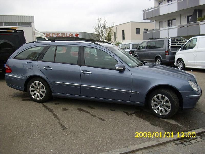 Gebraucht Mercedes E270 Elegance 177 PS (130 kW) 2005 Blau Limousine