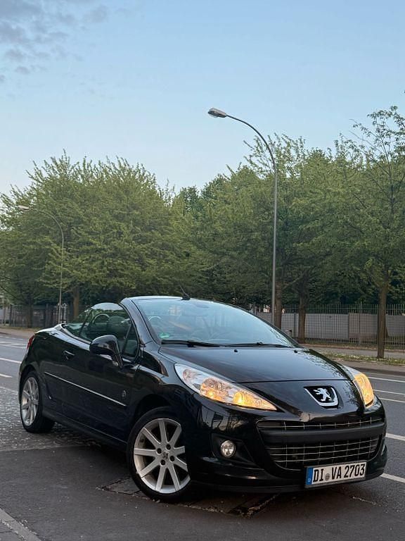 Schwarz Gebraucht 2010 Peugeot 207 CC Roland Garros Cabrio | 20.000 € - Bild 1/4