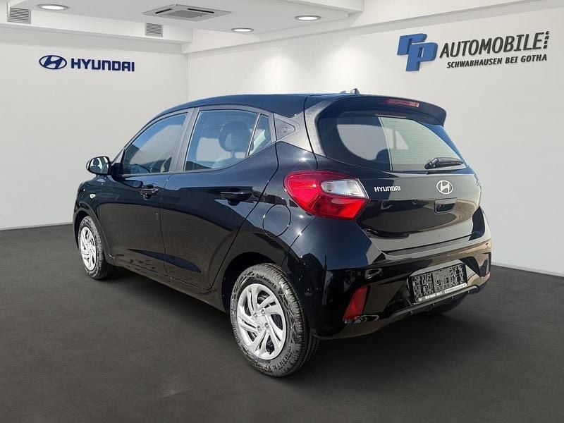 Gebraucht Hyundai i10 Select 63 PS (46 kW) 2024 Schwarz Kleinwagen