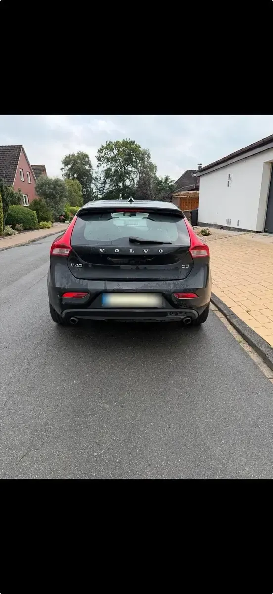 Gebraucht Volvo V40 150 PS (110 kW) 2012 Schwarz Kleinwagen