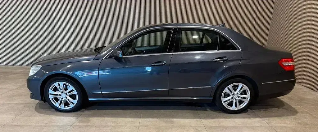 Gebraucht Mercedes E300 204 PS (150 kW) 2010 Grau Limousine