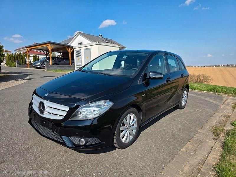 Gebraucht Mercedes B180 122 PS (89 kW) 2012 Schwarz Van / Kleinbus