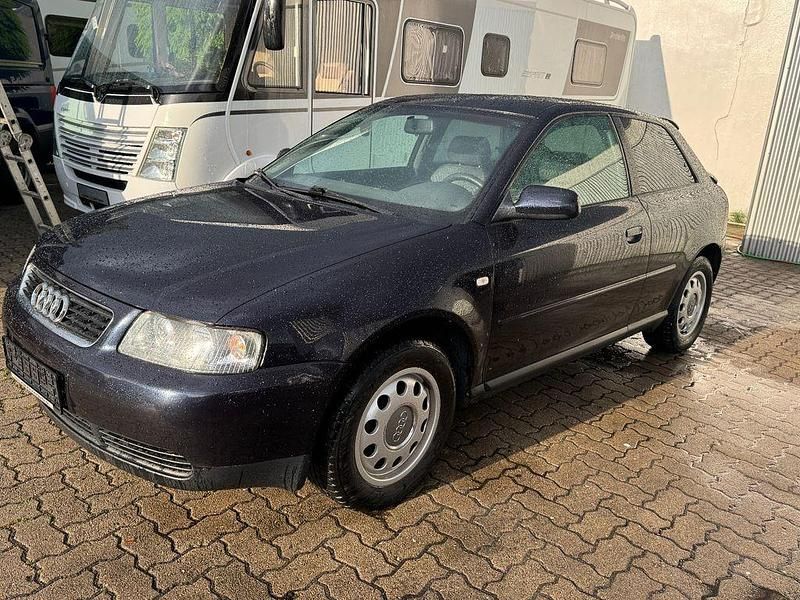 Blau Gebraucht 2001 Audi A3 Ambiente Limousine | 849 € (Guter Preis) - Bild 1/4