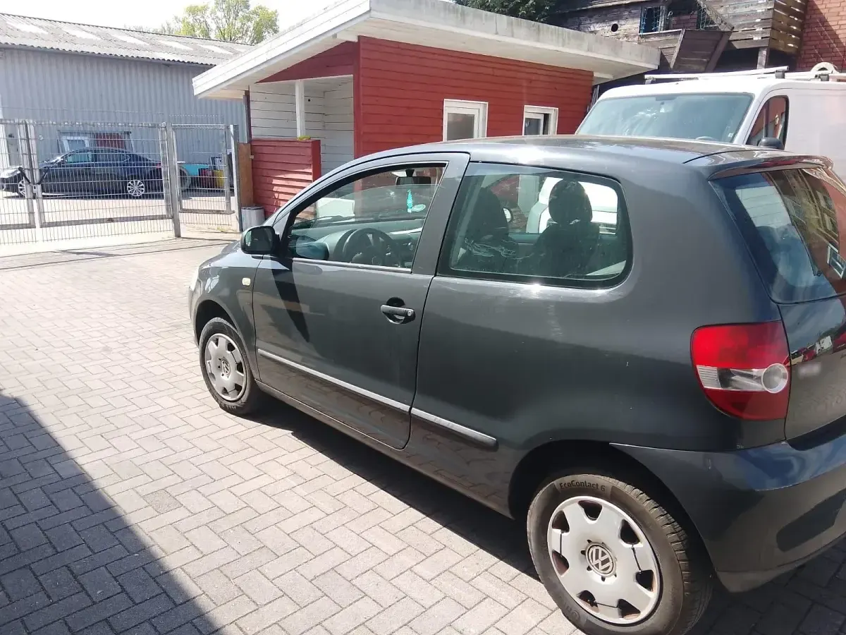 Używany VW Fox 64 KM (47 kW) 2006 Szary Hatchback