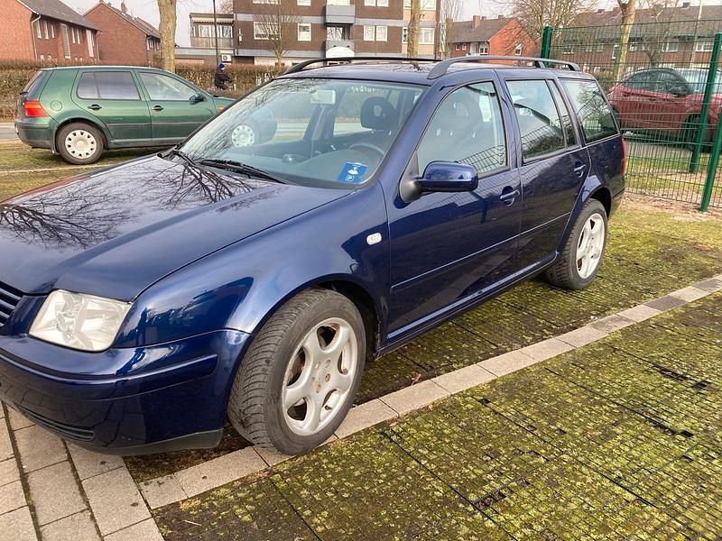 Blau Gebraucht 2001 VW Bora Kombi | 1.750 € (Fairer Preis) - Bild 1/4