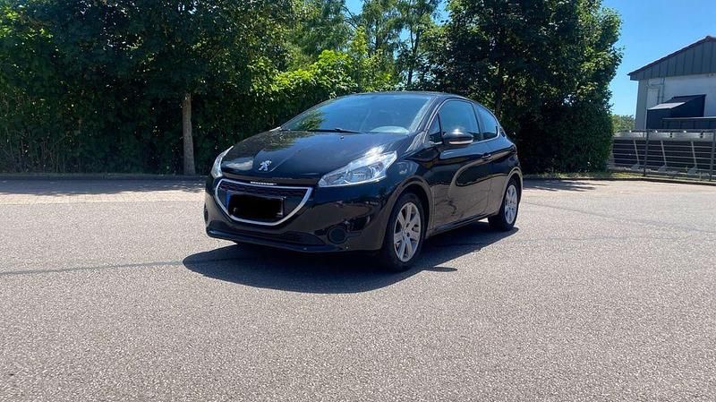Schwarz Gebraucht 2014 Peugeot 208 Kleinwagen | 4.600 € (Fairer Preis) - Bild 1/4