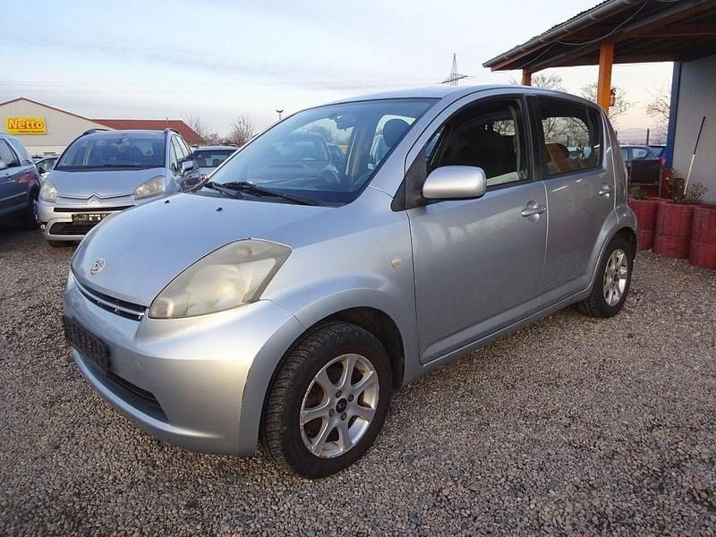 Grau Gebraucht 2006 Daihatsu Sirion Kleinwagen | 1.000 € (Superpreis) - Bild 1/3