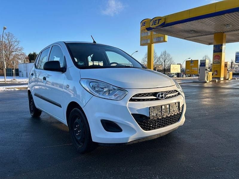 Gebraucht Hyundai i10 Edition 69 PS (50 kW) 2013 Weiß Kleinwagen