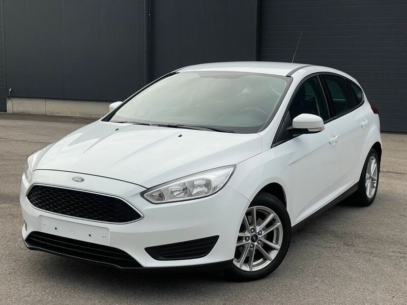 Weiß Gebraucht 2017 Ford Focus Trend Limousine | 6.500 € (Etwas zu teuer) - Bild 1/4