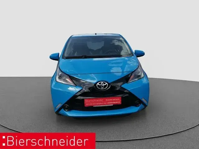 Gebraucht Toyota Aygo X-play 69 PS (50 kW) 2017 Blau Kleinwagen