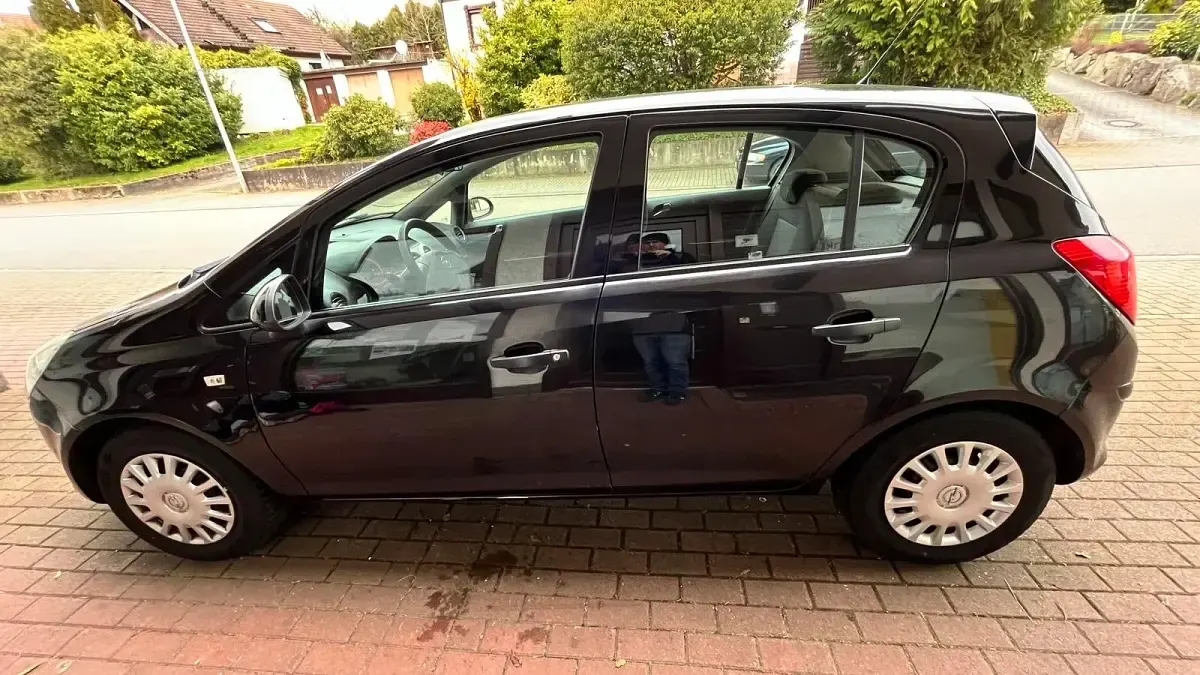 Second-hand Opel Corsa 80 CP (58 kW) 2009 Negru Hatchback