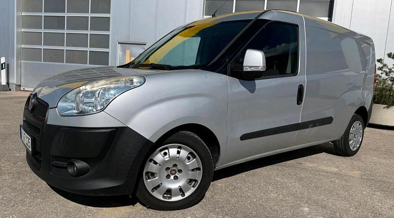 Silber Gebraucht 2015 Fiat Doblò Van / Kleinbus | 5.999 € - Bild 1/2
