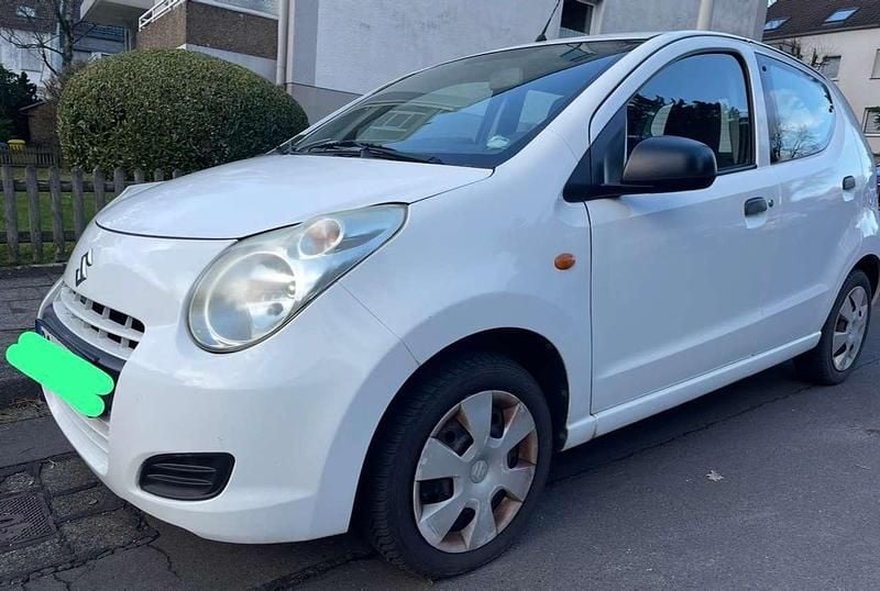 Usado Suzuki Alto Basic 68 HP (50 kW) 2011 Branco Citadino